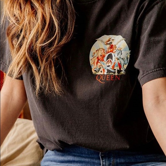 Boho Vintage Black Small Queen Tee - Picture 2 of 4